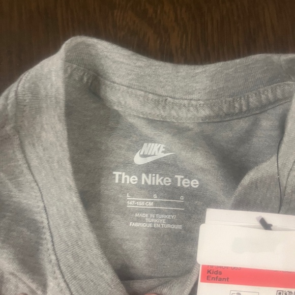 NWT - Brand New -Nike Youth T-Shirt - Large - Picture 3 of 3